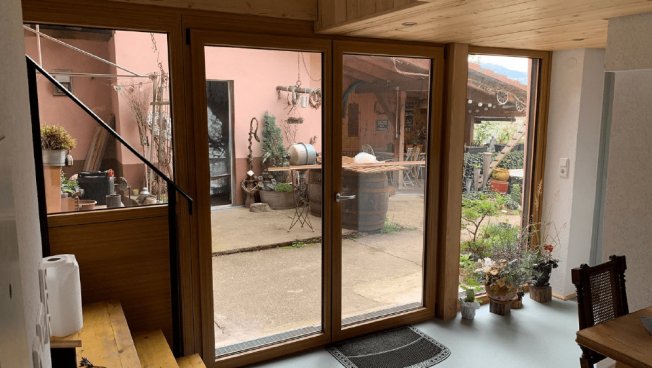 Bodentiefe Weru-Fenster & -Balkontür mit Roma Raffstoren